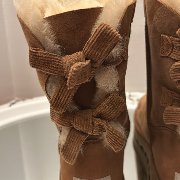 Ugg Bailey Bow Corduroy Boots size 10 women’s New in Box - Picture 14 of 14